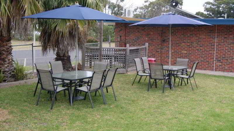 Ocean Views Motel Lakes Entrance Exterior photo