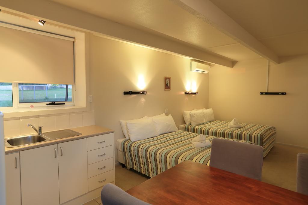 Ocean Views Motel Lakes Entrance Room photo