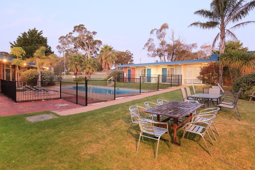 Ocean Views Motel Lakes Entrance Exterior photo