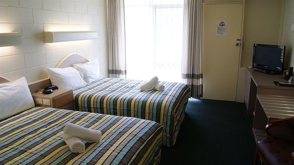 Ocean Views Motel Lakes Entrance Room photo