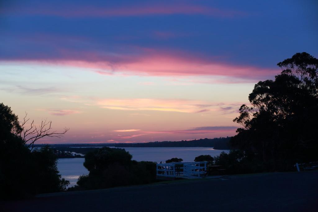 Ocean Views Motel Lakes Entrance Exterior photo